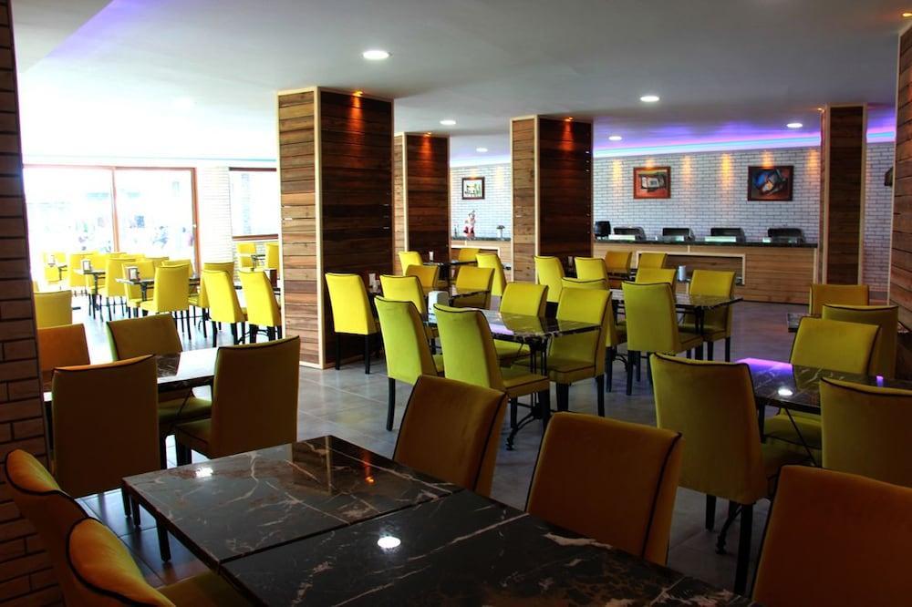 Merlin Beach Park Hotel Tosmur Bagian luar foto