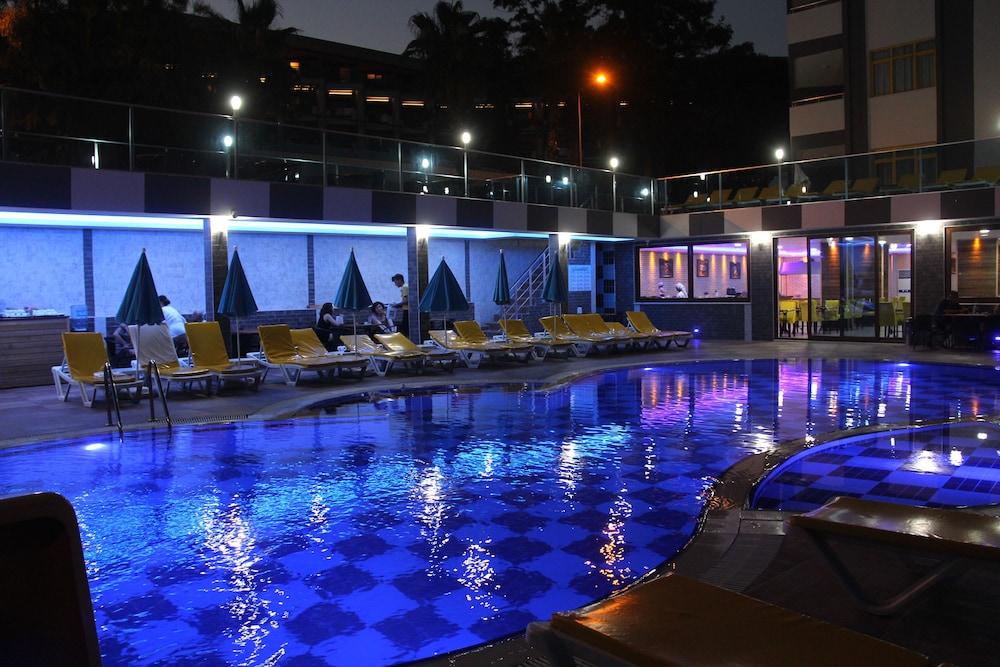 Merlin Beach Park Hotel Tosmur Bagian luar foto